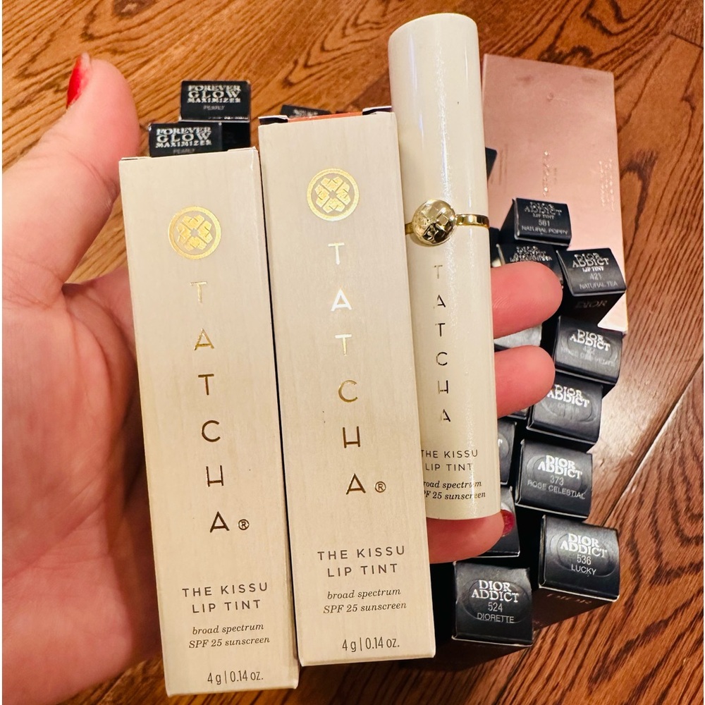 Plum blossom shade 
Tatcha liptick
